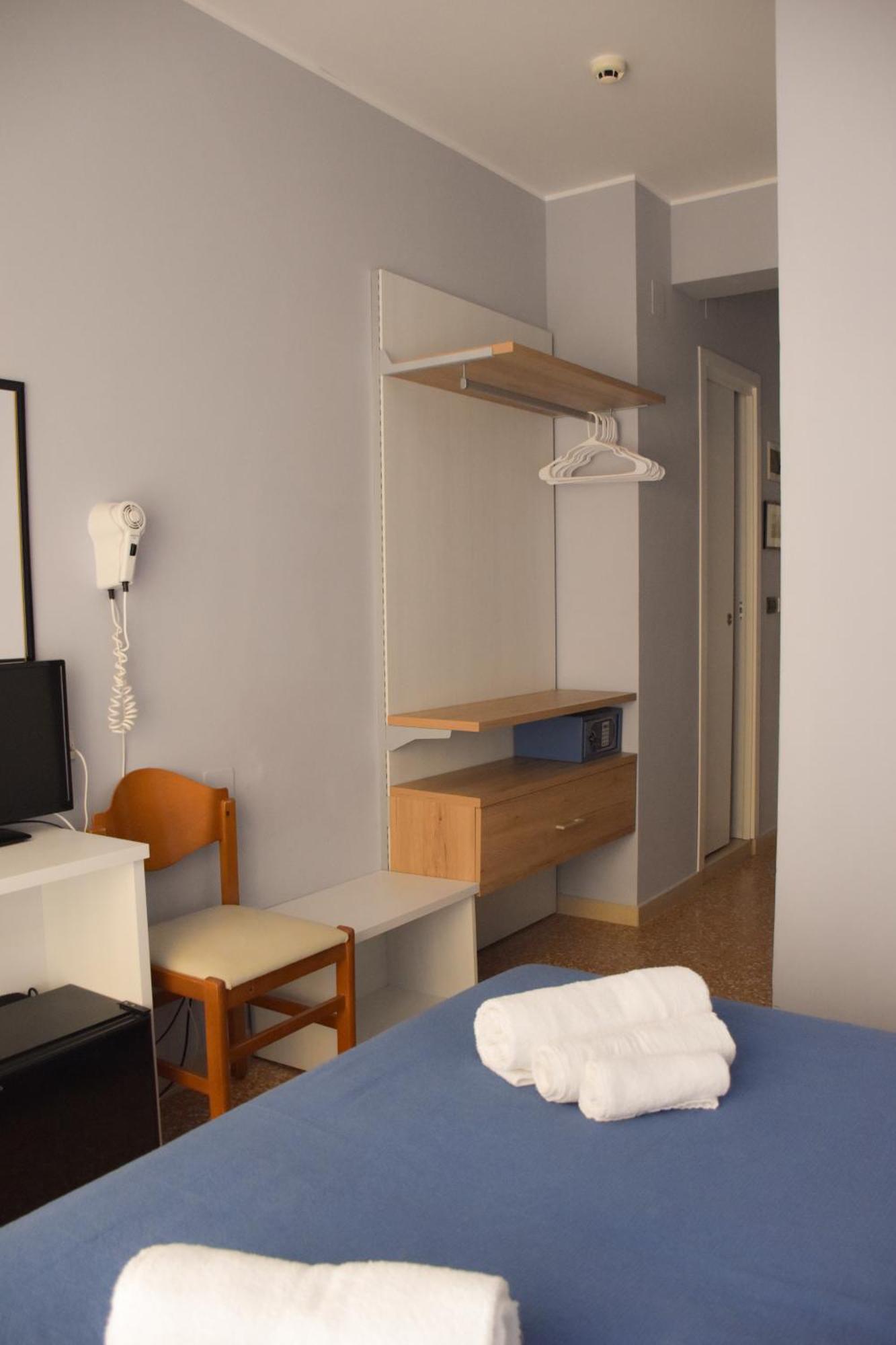 Hotel Los Angeles - Fronte Mare Riccione Esterno foto