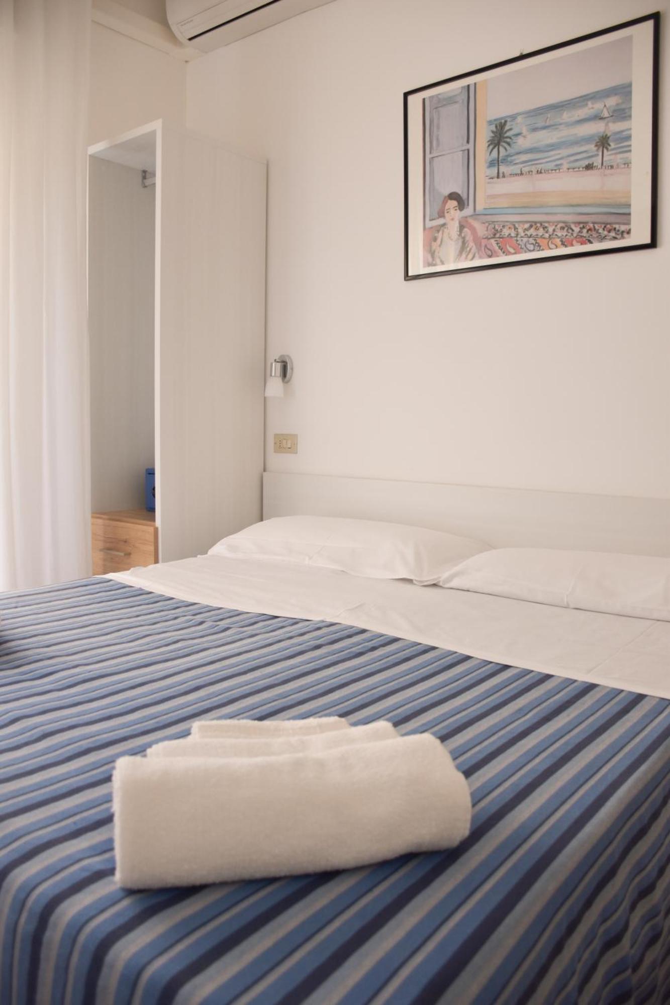 Hotel Los Angeles - Fronte Mare Riccione Esterno foto