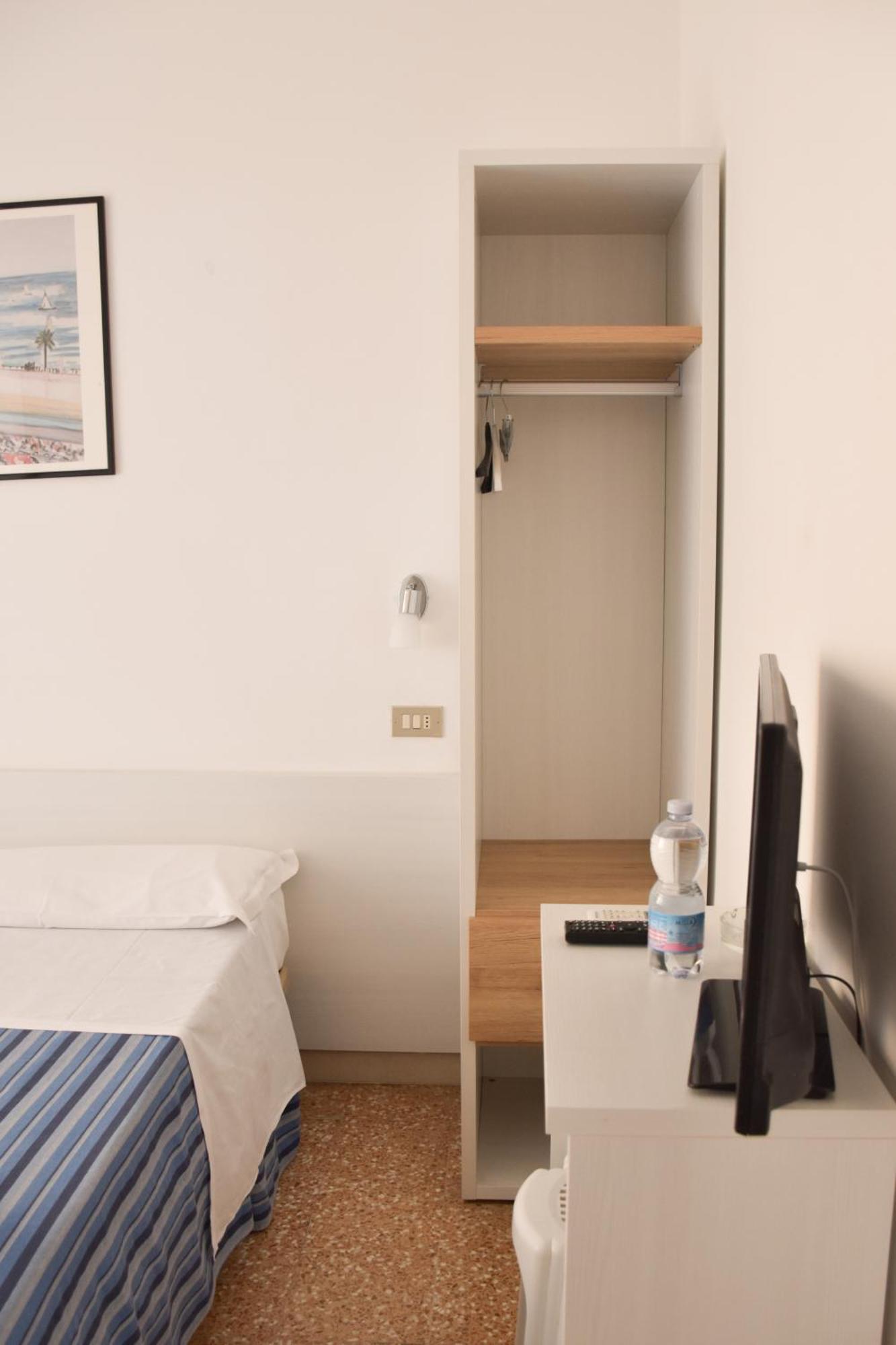 Hotel Los Angeles - Fronte Mare Riccione Esterno foto